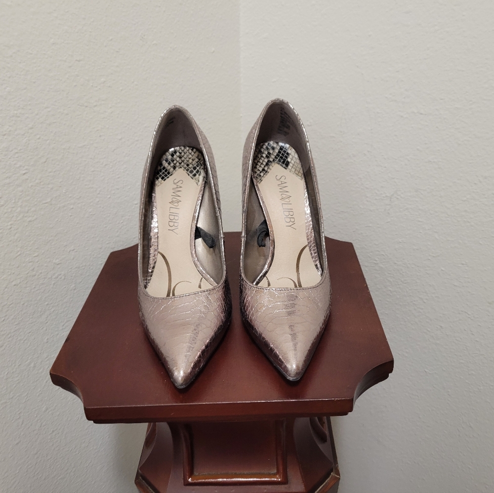 Sam&Libby Platinum pumps